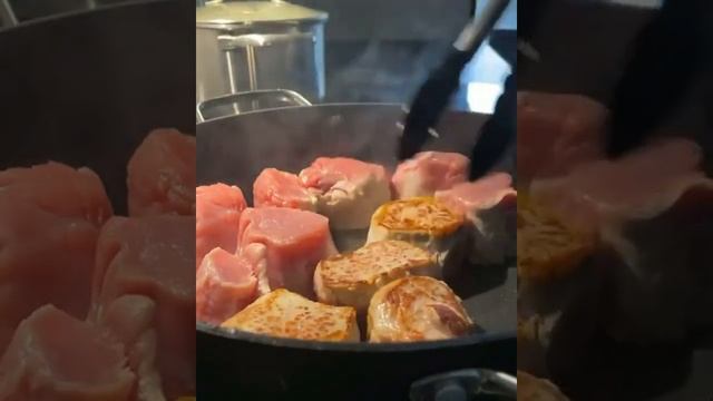 Свиные медальоны смотреть онлайн