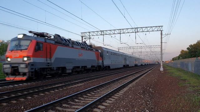 ЭП20-013 с поездом №27 Симферополь-Москва | Вешняки смотреть онлайн