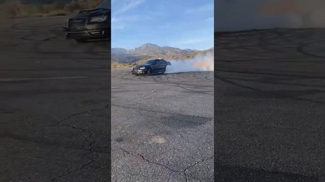 Chrysler 300s burning some tire!! смотреть онлайн