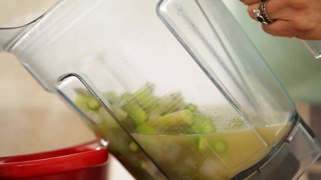 Beth's Asparagus, Pea, Mint Soup Recipe | ENTERTAINING WITH BETH смотреть онлайн