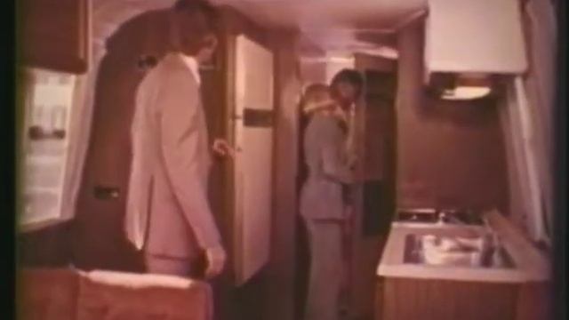 Step Inside the GMC Motorhome смотреть онлайн