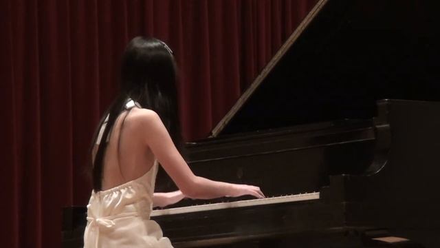 Serena Playing Chopin Waltz in Db Major Op.64, No.1 смотреть онлайн