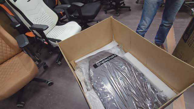 Проверка Noblechairs LEGEND Java Edition едет в Москву смотреть онлайн
