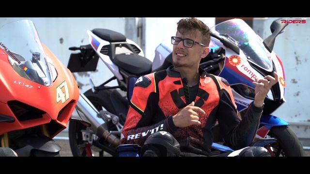 2019 BMW S1000RR vs Ducati Panigale V4R Review смотреть онлайн