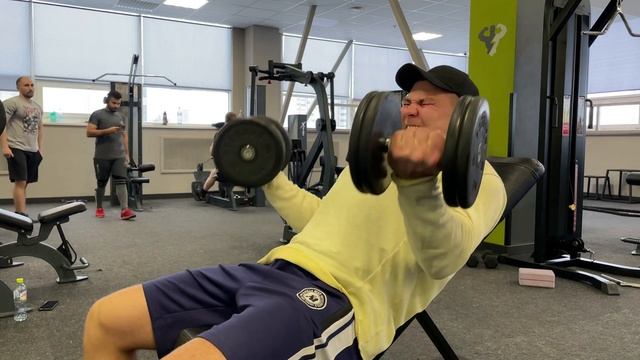 Отдых.Тренировка в новом зале - Руки голень смотреть онлайн