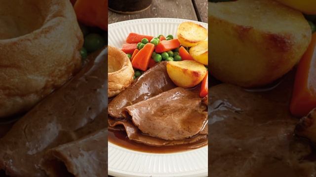 Beef roast dinner #beef#roast potatoes#carrots#garden peas#yorkshire pudding#gravy смотреть онлайн