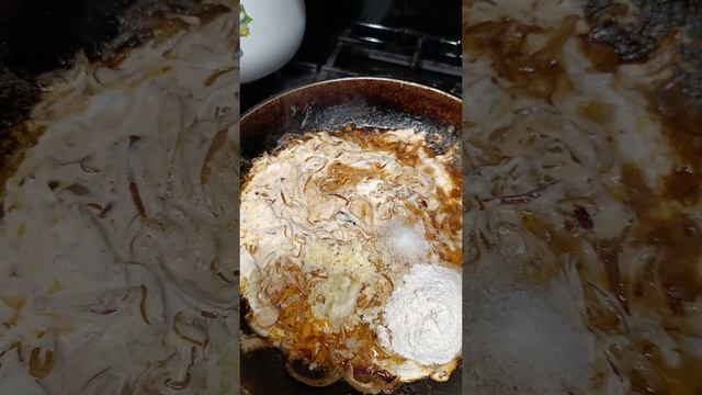 Курица в сметанно- чесночном соусе. Простой ужин или обед.