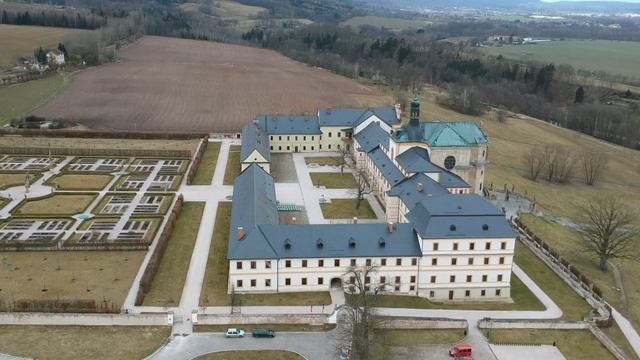 Hospital Kuks a zahrady z dronu DJI Spark смотреть онлайн