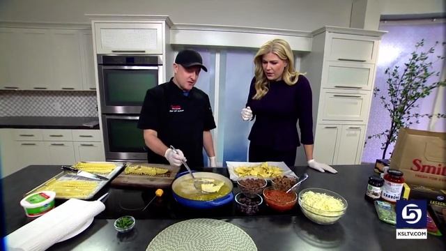 Recipe: Smith’s Chef Jeff Jackson’s Lasagna Nachos смотреть онлайн