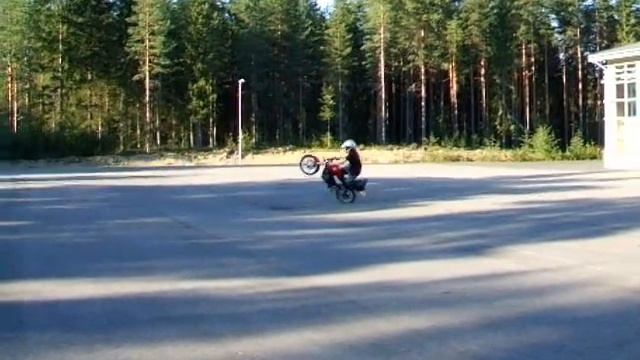 Honda CBR 125R Circle Wheelie смотреть онлайн