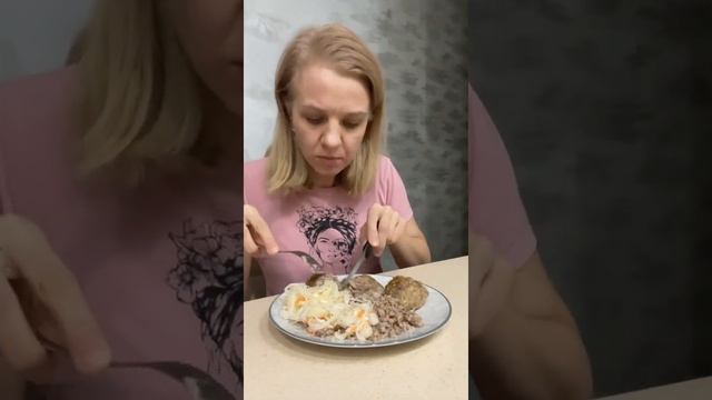 Мукбанг. Хлеб на закваске и котлеты. смотреть онлайн