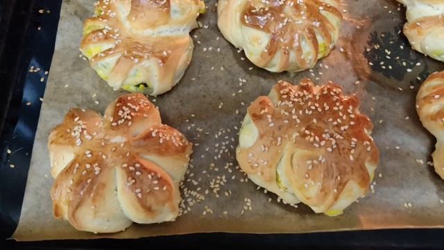 ПИРОЖКИ с яичком и зелёным луком. Улитка с начинкой смотреть онлайн