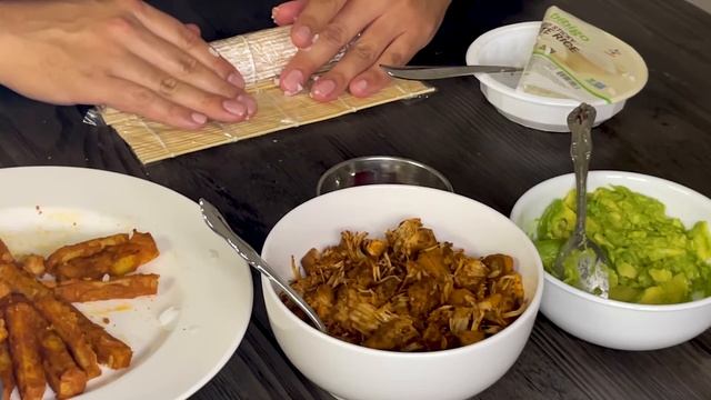 Tandoori Paneer Vegetarian Sushi Roll and Jackfruit Vegan Sushi Roll смотреть онлайн