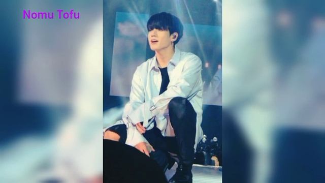 ARMY Mengabadikan Foto Jungkook Dengan Kamera Ponselnya (Tampannya Nyata) смотреть онлайн