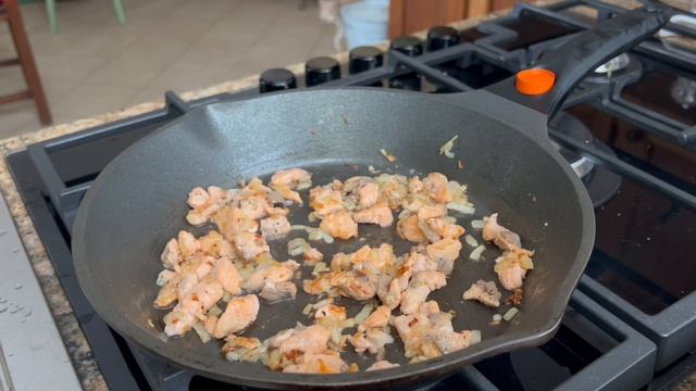 Penne al salmone / Тісто - Макарони з лососем смотреть онлайн