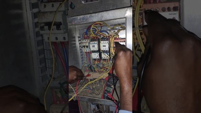 How to Test 3-Phase AC Voltage with a Multimeter | Easy Electrical Tutorial смотреть онлайн