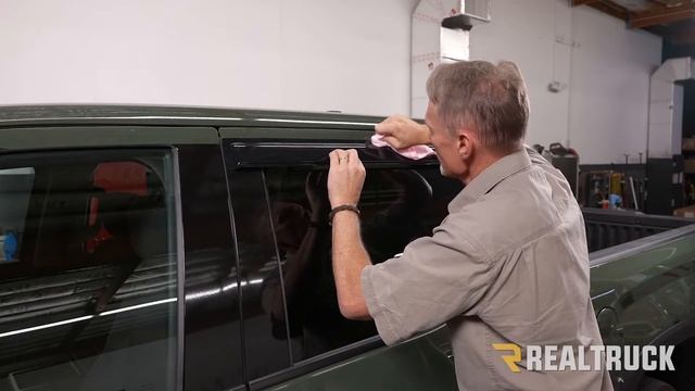 How to Install AVS Tape-On Ventvisor Window Deflectors on a 2022 Toyota Tundra смотреть онлайн