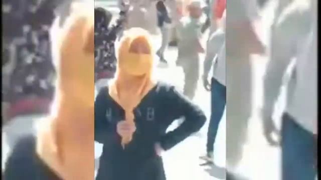 Demo Minta Kades Korihi di Pecat Rusuh, Massa Bentrok dengan Satpol PP смотреть онлайн