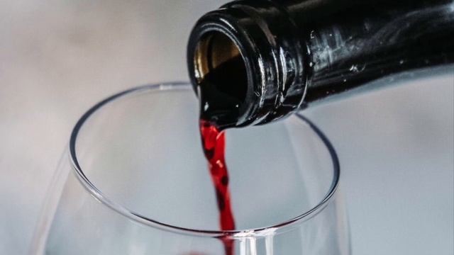 Vera e kuqe një ilaç për organizmin, efekti pozitiv që sjell konsumimi i saj tek zorrët смотреть онлайн