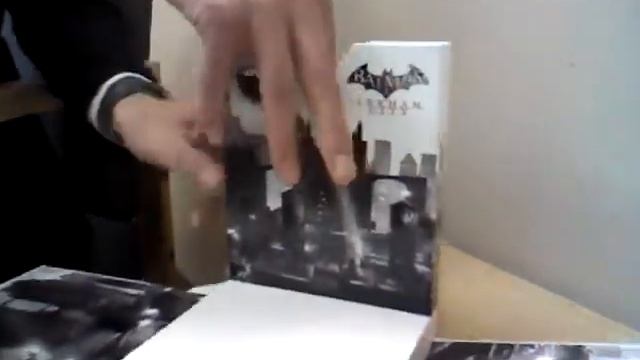 BATMAN ARKHAM CITY COLLECTORS EDITION UNBOXING смотреть онлайн