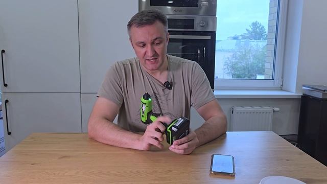 Тест и обзор аккумуляторного клеевого пистолета Greenworks G24GLG практичные решения для любых задач смотреть онлайн