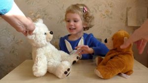 Детская считалочка. Ребенок читает стих "Сидел петух на лавочке".