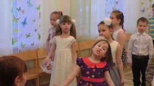 Дети поют песню о бабушке и маме. Утренник 8 марта в детском саду подготовительная группа.