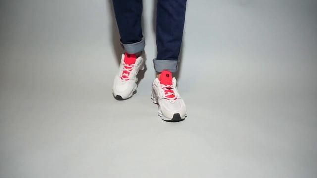 Nike Shox TL Nova Vast Grey Laser Crimson CU3445-001 on feet смотреть онлайн