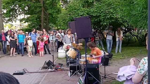 Сибирский барабанщик жжёт в Питере смотреть онлайн