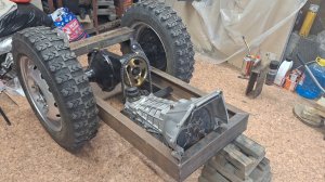 Мой первый минитрактор "Долгострой". Часть 3. Корма рамы, крепления моста и КПП.