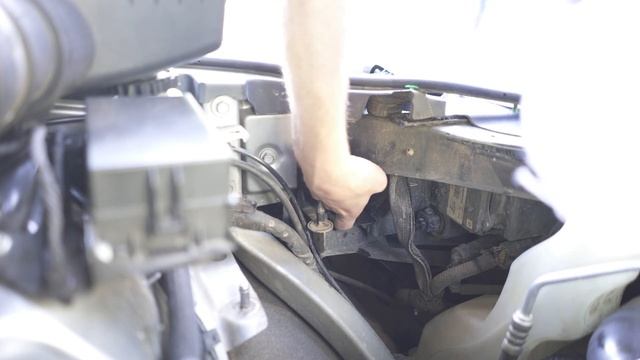How To Change HID Lightbulbs In Jeep Grand Cherokee WK2