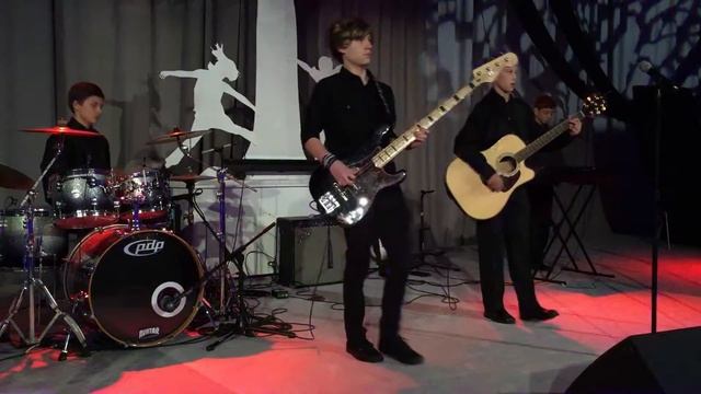 Crazy Little Thing Called Love LIVE by young teen band смотреть онлайн