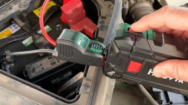 Запускаем INFINITI QX70S 3,7л. с помощью пускового устройства Hasvik JP-300Max