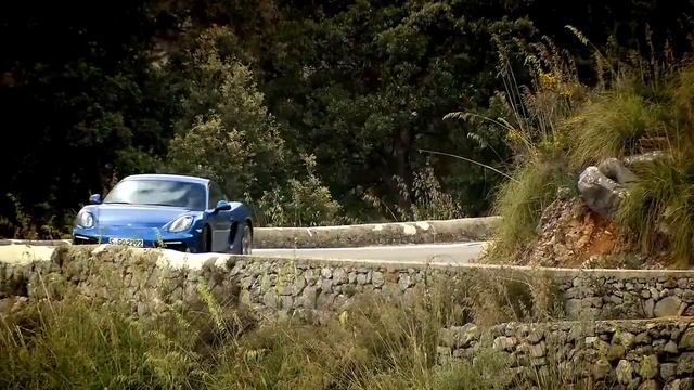 Alfa Romeo 4C vs Porsche Cayman GTS смотреть онлайн