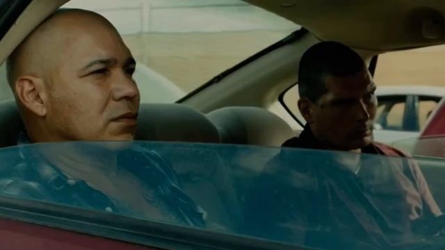 Фрагмент из к/ф «Убийца» (Sicario) 2015г. Известная сцена перестрелки на границе Мексики и США. смотреть онлайн