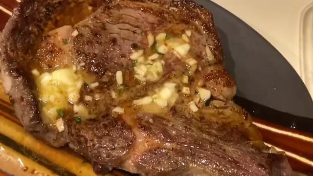 HOW TO CREATE THE PERFECT BRUNCH | PORTERHOUSE STEAK AND CHEESE EGGS RECIPE смотреть онлайн