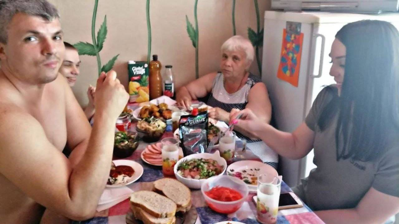 Скромно посидели за сына @ Малосольные огурцы смотреть онлайн