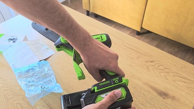 Обзор Greenworks GD24CSMNX. Мощная мини пила для вашего сада в действии смотреть онлайн