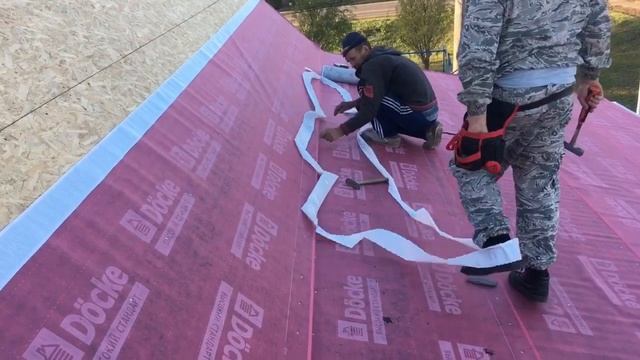 Мягкая кровля или Битумная черепица/ Монтаж в холодное время года/ Лайфхаки. смотреть онлайн