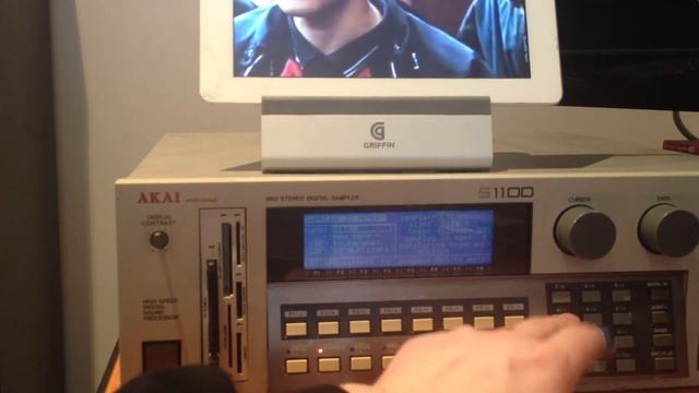 Akai S1100 Compact Flash Mod Part 2 смотреть онлайн