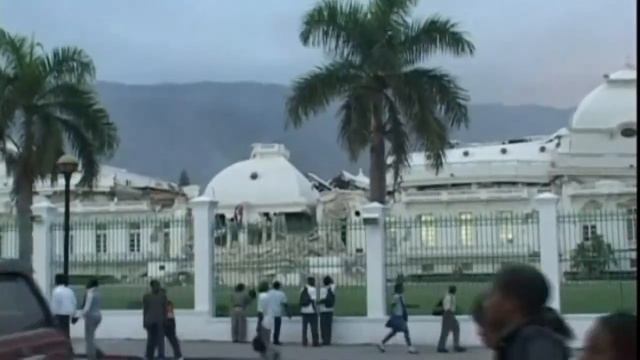 Devastation following Haiti quake смотреть онлайн