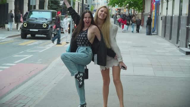 4K. Russia Today.Relaxing Atmosphere On The Central Street Of Moscow, Girls And Youth Walking.