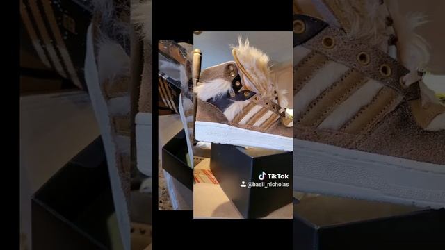 CHEWBACCA ADIDAS смотреть онлайн