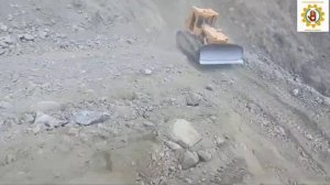 Бузнасан Нух,10.12.24. Перешли на другую сторону ущелья, поднялись на скалу. Б Ф. Дорога предков.