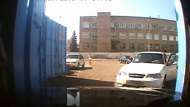 Покидаем автосалон Кит Стар смотреть онлайн