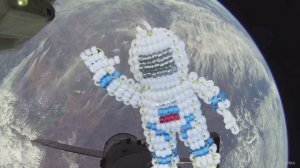 Космонавт из бисера / как сделать своими руками космонавта из бисера / фигурки из бисера / бисер /