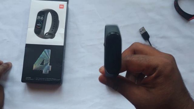 Xiaomi Mi Band 4 Unboxing & Setup | OnaDeyak смотреть онлайн