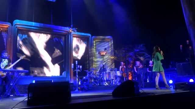 Lana Del Rey-Blue Jeans Live At Vilnius Siemens Arena смотреть онлайн