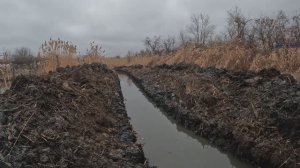 Выкопал канаву мини экскаватором