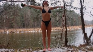 НОЧУЮ И ПАРЮСЬ В ОДНОЙ ПАЛАТКЕ! Зимняя рыбалка на реке Вилия.